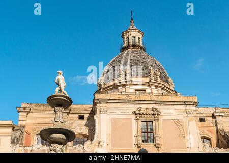 Der Dom der Kirche der Heiligen Katharina auf dem Pretoria-Platz in Palermo, Sizilien, Italien Stockfoto