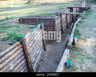 Wiederaufbau der Schützengräben der Verteidigungslinie auf Sapun Gora, Sewastopol Stockfoto