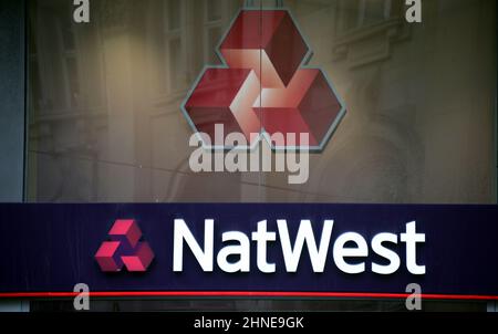 Außenschild für eine NatWest Bank in Manchester, Greater Manchester, England, Vereinigtes Königreich. Stockfoto