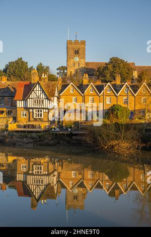 Der River Medway und die Brücke bei Aylesford Kent. An einem kalten Wintermorgen Stockfoto