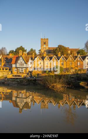 Der River Medway und die Brücke bei Aylesford Kent. An einem kalten Wintermorgen Stockfoto