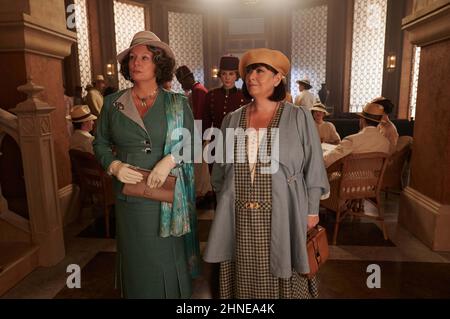 DEATH ON THE NILE (2022) JENNIFER SAUNDERS DAWN FRENCH KENNETH BRANAGH (DIR) 20TH CENTURY STUDIOS/MOVIESTORE COLLECTION Stockfoto