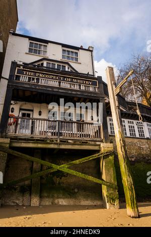 The Prospect of Whitby ein Wahrzeichen in Wapping, einem neu entwickelten ehemaligen Hafenviertel in Tower Hamlets, London, Großbritannien Stockfoto