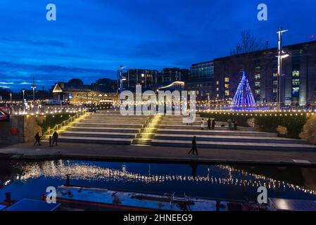 Coal Drops Yard at Night, Gegend um Handyside, Stadterneuerung King's Cross, London, England, Großbritannien Stockfoto