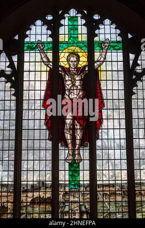 Buntglasfenster mit Darstellung von Christ the Saviour, St. Dunstan & All Saints Church, Stepney, Tower Hamlets, London, Großbritannien Stockfoto