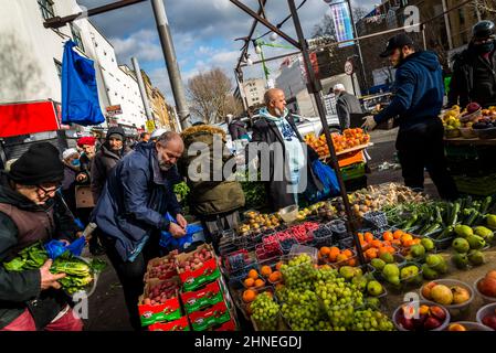 Whitechapel Road Market, ein seit langem etablierter historischer Londoner Straßenmarkt, Tower Hamlets, London, Großbritannien Stockfoto