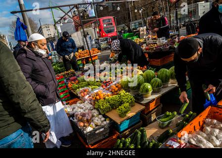 Whitechapel Road Market, ein seit langem etablierter historischer Londoner Straßenmarkt, Tower Hamlets, London, Großbritannien Stockfoto