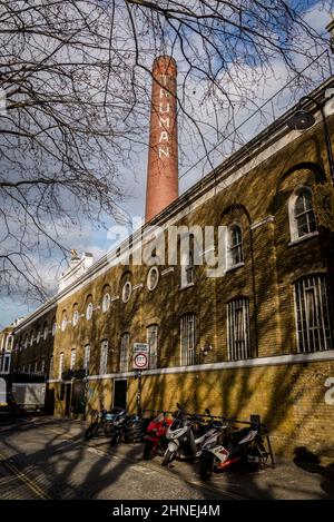 Truman Brewery, ein Büro- und Unterhaltungskomplex in der Brick Lane, einer berühmten Londoner Straße, beherbergt die für ihr Restaurant bekannt gewordenen Bangladesh-Gemeinde Stockfoto