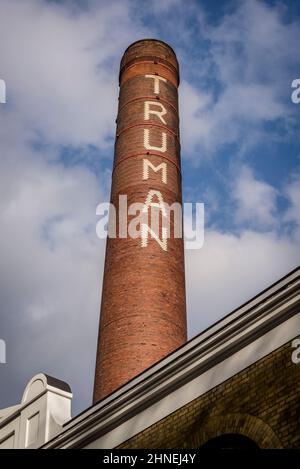 Truman Brewery, ein Büro- und Unterhaltungskomplex in der Brick Lane, einer berühmten Londoner Straße, beherbergt die für ihr Restaurant bekannt gewordenen Bangladesh-Gemeinde Stockfoto