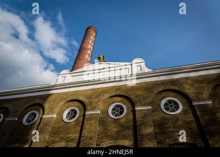 Truman Brewery, ein Büro- und Unterhaltungskomplex in der Brick Lane, einer berühmten Londoner Straße, beherbergt die für ihr Restaurant bekannt gewordenen Bangladesh-Gemeinde Stockfoto