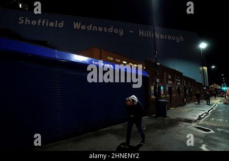 Ein allgemeiner Blick außerhalb des Hillsborough Stadions, der Heimat von Sheffield am Mittwoch nach dem Tonight-Spiel gegen Accrington Stanley, wurde aufgrund eines wasserdurchlöchzten Spielfelds verschoben. Bilddatum: Mittwoch, 16. Februar 2022. Stockfoto