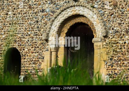 Normannischer Torbogen, Kirche der Jungfrau Maria, Gising Stockfoto