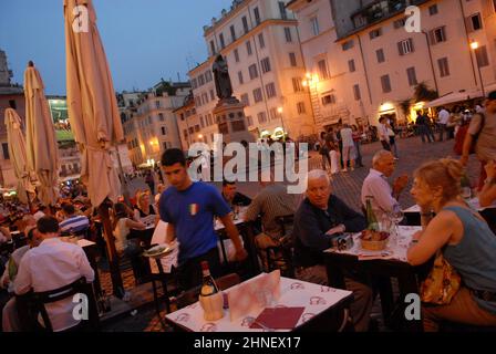 Rome, Italy 28/06/2006: movida, Campo de Fiori. © Andrea Sabbadini Stockfoto