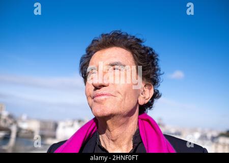 Frankreich, Paris, 2022-02-15. Porträt von Jack lang, ehemaliger Kulturminister und Präsident des Arabischen Weltinstituts. Foto von Martin Bertrand. Frankreich, Paris, le 2022-02-15. Portrait de Jack lang, ancien Ministre de la Culture et President de l'Institut du Monde Arabe. Photographie von Martin Bertrand. Stockfoto