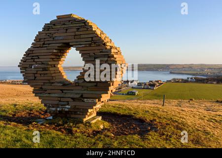 Rockskulptur, lokal bekannt als "Polo", in Scrabster, in der Nähe von Thurso, Caithness, Schottland, Großbritannien. Künstler unbekannt. Stockfoto