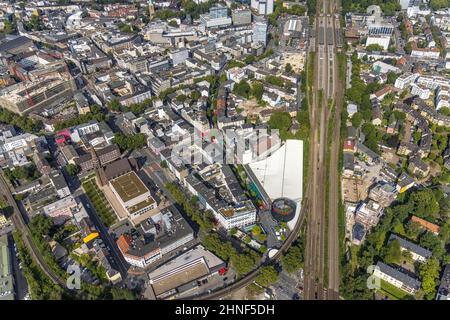 Luftaufnahme, Bermudadreieck und Blick in die Innenstadt mit dem Bochumer Hauptbahnhof und Abriss des Parkhauses P7 am Kurt-Schumacher-Platz, Gleis Stockfoto