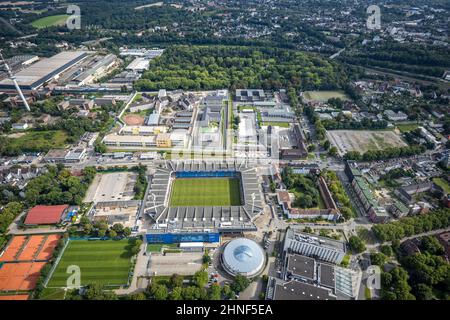 Luftaufnahme, Justizvollzugsanstalt Bochum sowie das Vonovia Ruhrstadion Bundesliga-Stadion des VFL Bochum und der Rundsporthalle im dist Stockfoto