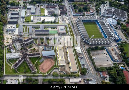 Luftaufnahme, Justizvollzugsanstalt Bochum sowie das Vonovia Ruhrstadion Bundesliga-Stadion des VFL Bochum und der Rundsporthalle im dist Stockfoto