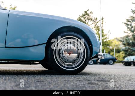 Britischer Sportwagen Im Vintage-Stil, Blaues Cabrio-Coupé Stockfoto