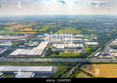 Luftaufnahme, Industriegebiet InlogParc mit Abriss des Logistiklagers Woolworth am A2 in Westerbonen, Bönen, Ruhrgebiet, Nord Stockfoto