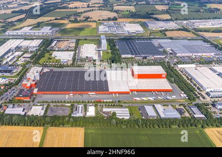 Luftaufnahme, Industriepark InlogParc auf der Autobahn A2 mit KiK-Logistikzentrum in Westerbonen, Bönen, Ruhrgebiet, Nordrhein-Westfalen, Stockfoto