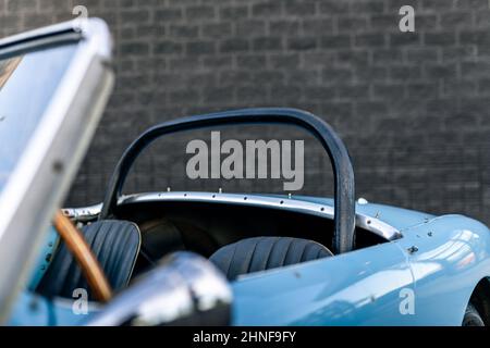 Britischer Sportwagen Im Vintage-Stil, Blaues Cabrio-Coupé Stockfoto
