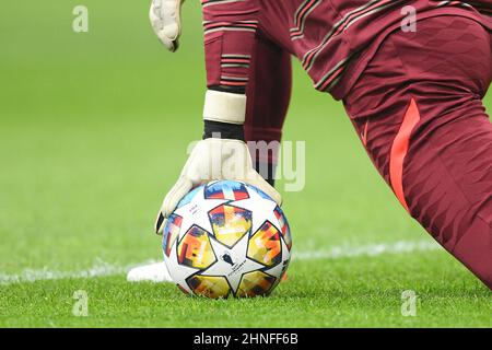 Mailand, Italien. 16th. Februar 2022. Offizieller Spielball während der UEFA Champions League-Runde mit sechzehn Beinchen ein Spiel zwischen dem FC Internazionale und dem FC Liverpool am 16. Februar 2022 im Stadio San Siro, Mailand, Italien. Kredit: Giuseppe Maffia/Alamy Live Nachrichten Stockfoto