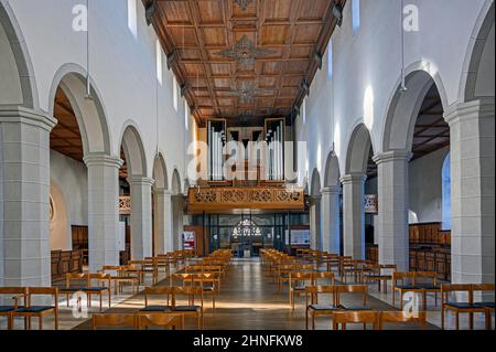 Orgelloft und Kassettendecke, evangelische Stadtpfarrkirche St. Nikolaus, Nikolaikirche, Isny, Allgäu, Bayern, Deutschland Stockfoto