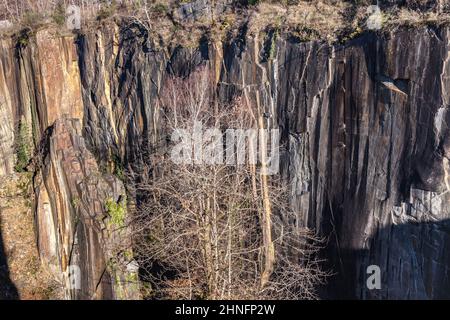 Vue panoramique sur les Pans de travassac depuis le saut de la Girale Stockfoto