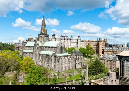 St Mungo's Cathedral, High Kirk of Glasgow, Blick von der Nekropolis, Nekropolis, Glasgow, Schottland, Vereinigtes Königreich, Vereinigtes Königreich Stockfoto