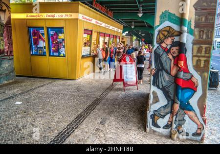 Konnopckes berühmter Curry-Wurst-Stand in Prenzlauer Berg, Berlin, Deutschland Stockfoto