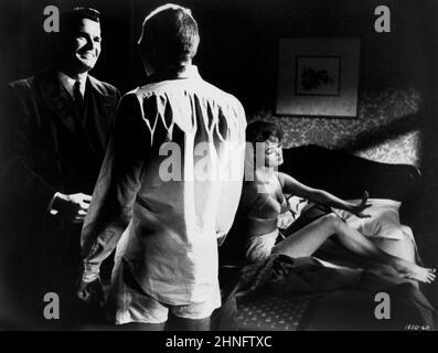 James Garner, James Coburn, Kathy Kersh, am Set des Films, 'The Americanization of Emily', MGM, 1964 Stockfoto