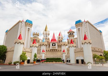 Las Vegas, 6 2015. AUGUST - Bewölkter Blick auf das Excalibur Hotel und Casino Stockfoto