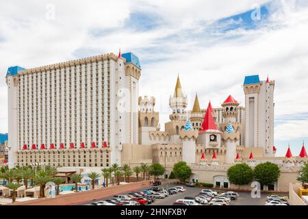 Las Vegas, 6 2015. AUGUST - Bewölkter Blick auf das Excalibur Hotel und Casino Stockfoto