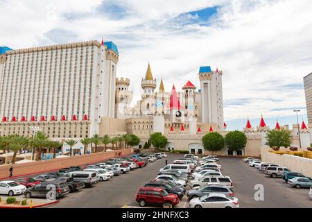 Las Vegas, 6 2015. AUGUST - Bewölkter Blick auf das Excalibur Hotel und Casino Stockfoto