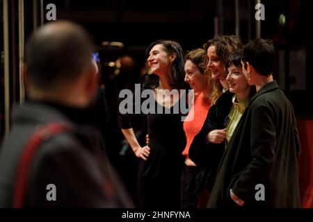 Berlin, Deutschland. 16th. Februar 2022. Red Carpet vor der Preisverleihung auf der Berlinale 2022 (Foto: Beata Siewicz/Pacific Press) Quelle: Pacific Press Media Production Corp./Alamy Live News Stockfoto