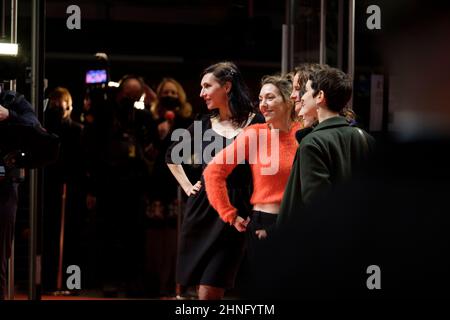 Berlin, Deutschland. 16th. Februar 2022. Red Carpet vor der Preisverleihung auf der Berlinale 2022 (Foto: Beata Siewicz/Pacific Press) Quelle: Pacific Press Media Production Corp./Alamy Live News Stockfoto