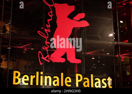 Berlin, Berlin, Deutschland. 16th. Februar 2022. Red Carpet vor der Preisverleihung auf der Berlinale 2022 (Foto: © Beata Siewicz/Pacific Press via ZUMA Press Wire) Stockfoto