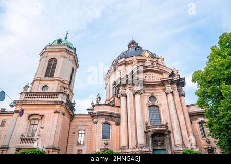 Blick auf die Dominikanerkirche und das Kloster vom Himmel aus Stockfoto