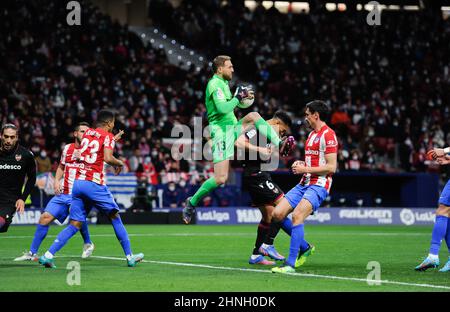 Madrid, Spanien. 16th. Februar 2022. Jan Oblak von Atletico de Madrid (TOP) tritt am 16. Februar 2022 im Wanda Metropolitano Stadion in Madrid, Spanien, bei einem Fußballspiel der spanischen Liga der ersten Liga zwischen Atletico de Madrid und Levante UD an. Kredit: Gustavo Valiente/Xinhua/Alamy Live Nachrichten Stockfoto