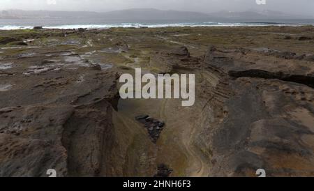 Gran Canaria, Strukturen der Felsen am Strand El Confital am Rande von Las Palmas de Gran Canaria Stockfoto