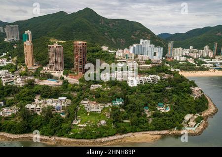 Luftaufnahme aus dem Hubschrauber, zeigt die gemischte Wohnsiedlung von Repulse Bay, Hong Kong Island, 2008 Stockfoto