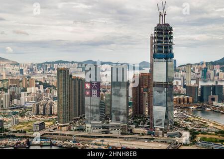 Luftaufnahme aus dem Hubschrauber, zeigt Union Square, West Kowloon, Hongkong, mit dem ICC im Bau, 2008 Stockfoto