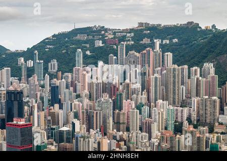 Luftaufnahme aus dem Hubschrauber, die die Hochhäuser der Wohnblöcke Sheung Wan und Mid-Levels, Hong Kong Island, im Jahr 2008 zeigt Stockfoto