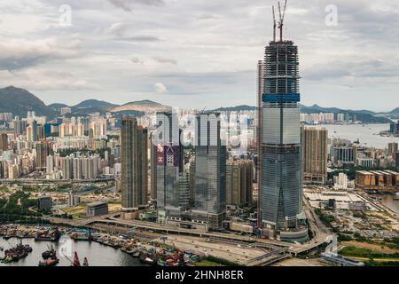 Luftaufnahme aus dem Hubschrauber, zeigt Union Square, West Kowloon, Hongkong, mit dem ICC im Bau, 2008 Stockfoto