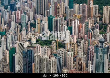 Luftaufnahme aus dem Hubschrauber, die die Hochhäuser der Wohnblöcke Sheung Wan, Sai Ying Pun und Mid-Levels, Hong Kong Island, im Jahr 2008 zeigt Stockfoto