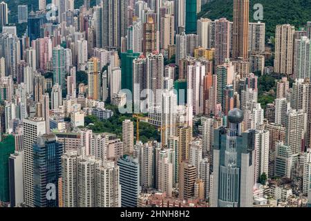 Luftaufnahme aus dem Hubschrauber, die die Hochhäuser der Wohnblöcke Sheung Wan, Sai Ying Pun und Mid-Levels, Hong Kong Island, im Jahr 2008 zeigt Stockfoto