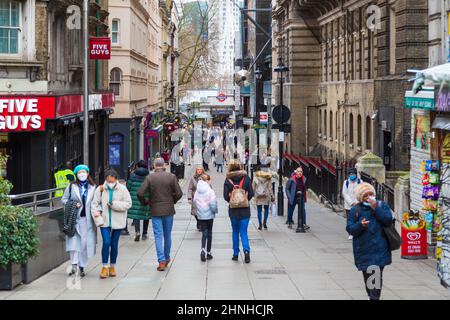 Villiers Street in der Nähe der U-Bahnstation Embankment, geschäftige londoner Straße, großbritannien Stockfoto