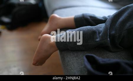 Zwei Jahre altes Kleinkind schlafend Kind schläft auf der Couch schlafen Stockfoto