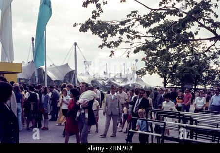 Die Olympischen Spiele in München. Besucher im Olympiapark, 09,1972, München, Bayern, Deutschland Stockfoto